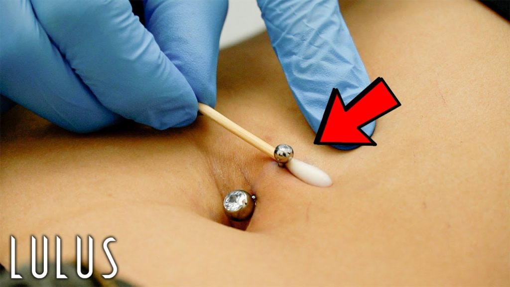 How to Clean a Belly Button Piercing