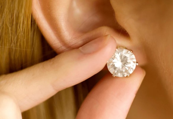 How to Remove Flat Back Earrings