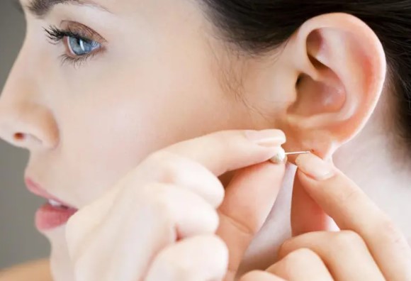 What Does an Earring In the Left Ear Mean