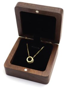 DSHOM Wooden Jewelry Box for Necklace